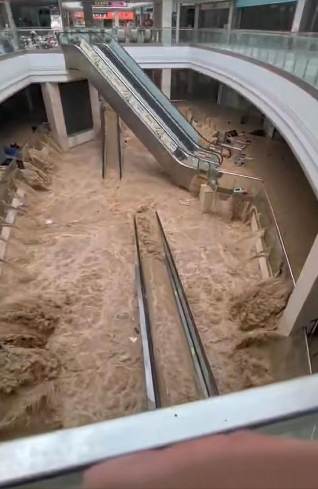 贵州榕江洪水致村超球场10分钟被淹 县城遭遇严重洪灾